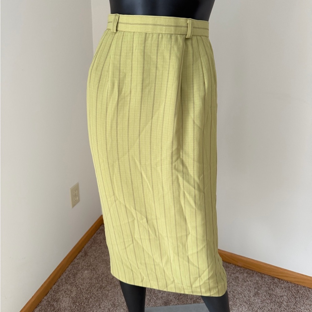 High-Waist Pinstripe Pencil Skirt in Light Olive‎